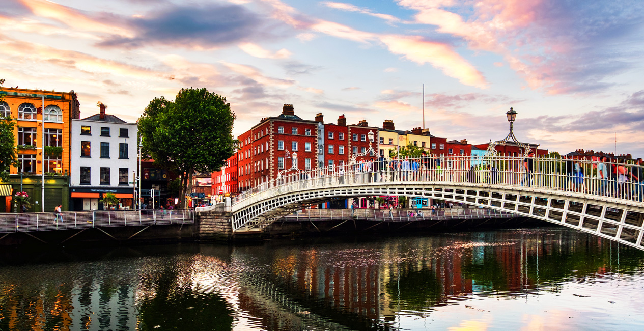 picture of the Ha'penny bridge in Dublin City Centre